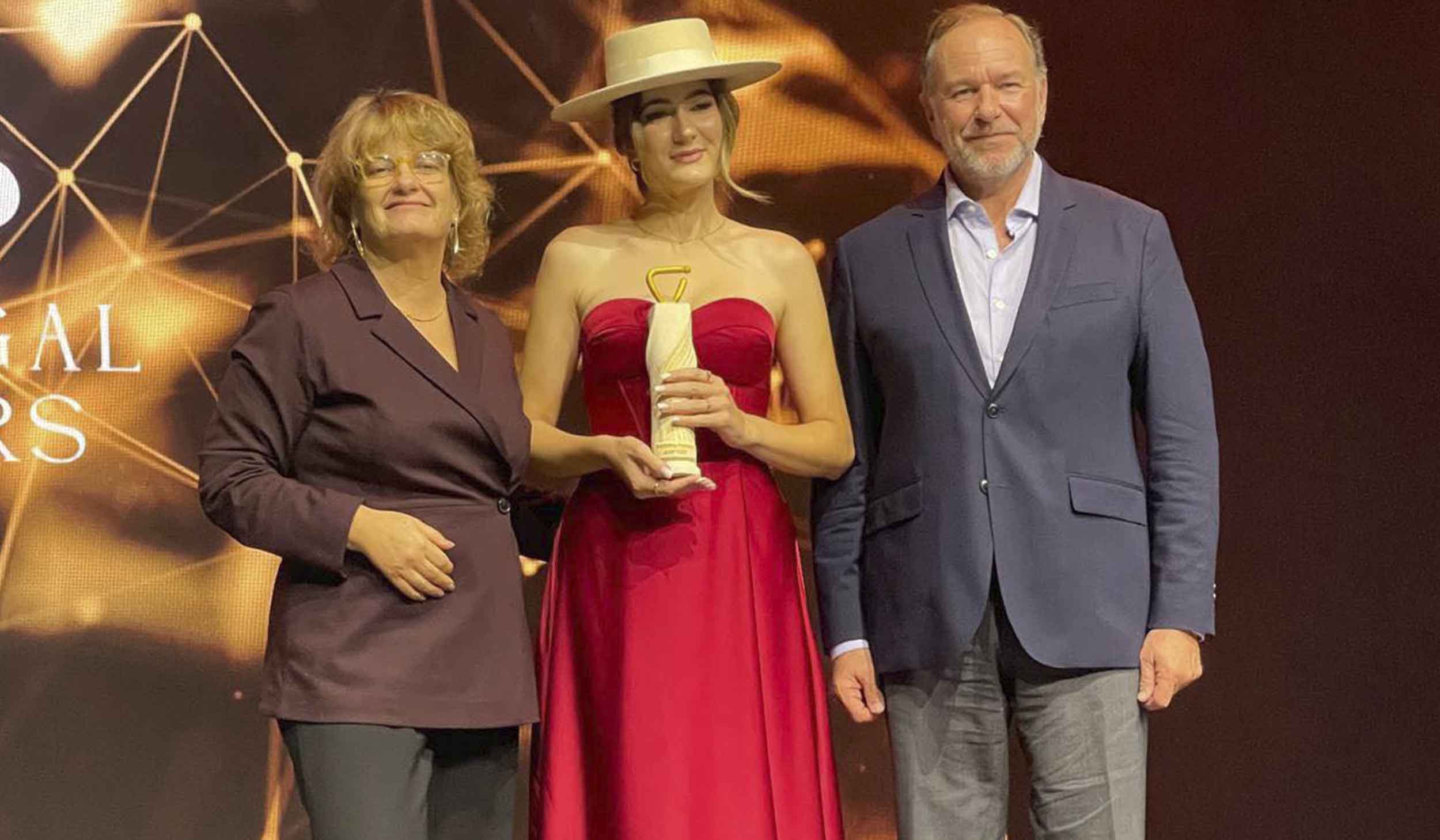 Jovem de Cinfães distinguida com o Prémio Jovem Empresário Rural