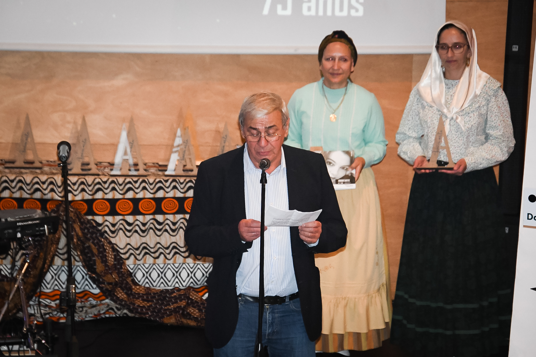 Anim’Arte premeia Grupo Folclórico Cantas e Cramóis de Pias - Cinfães