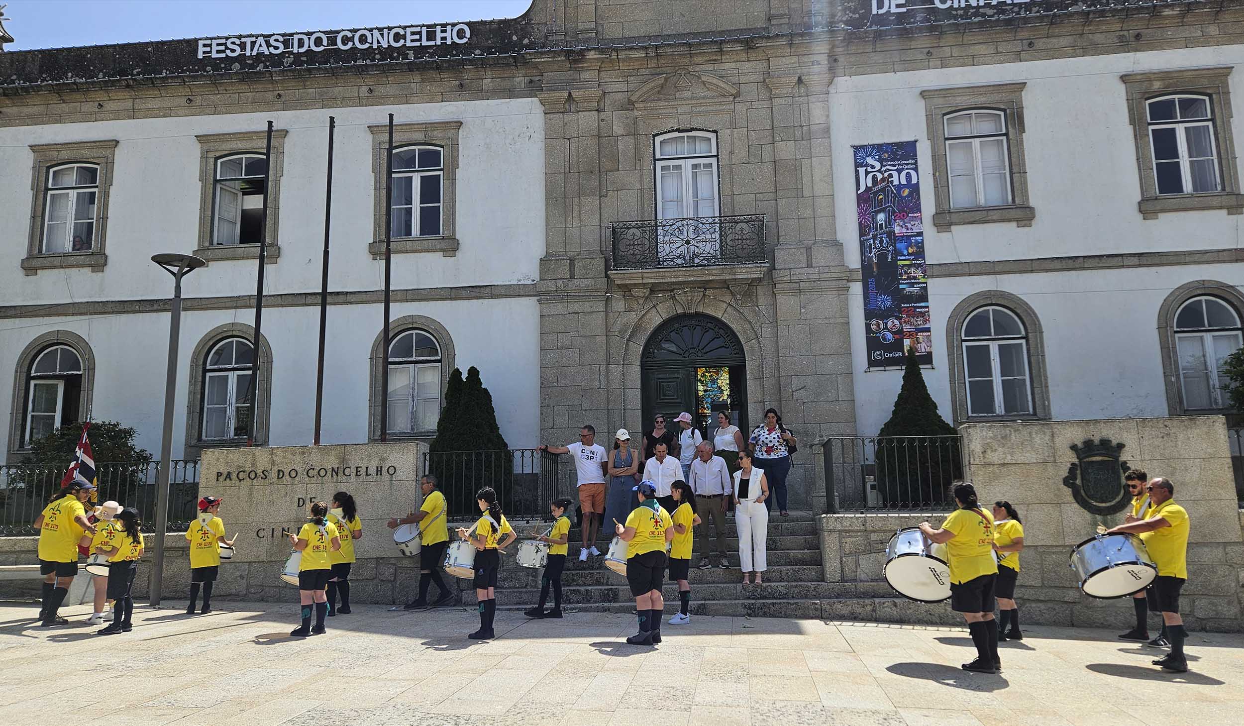 Alegria, Cor e Tradição: As Escolas de Cinfães Brilham no Arranque do S. João!