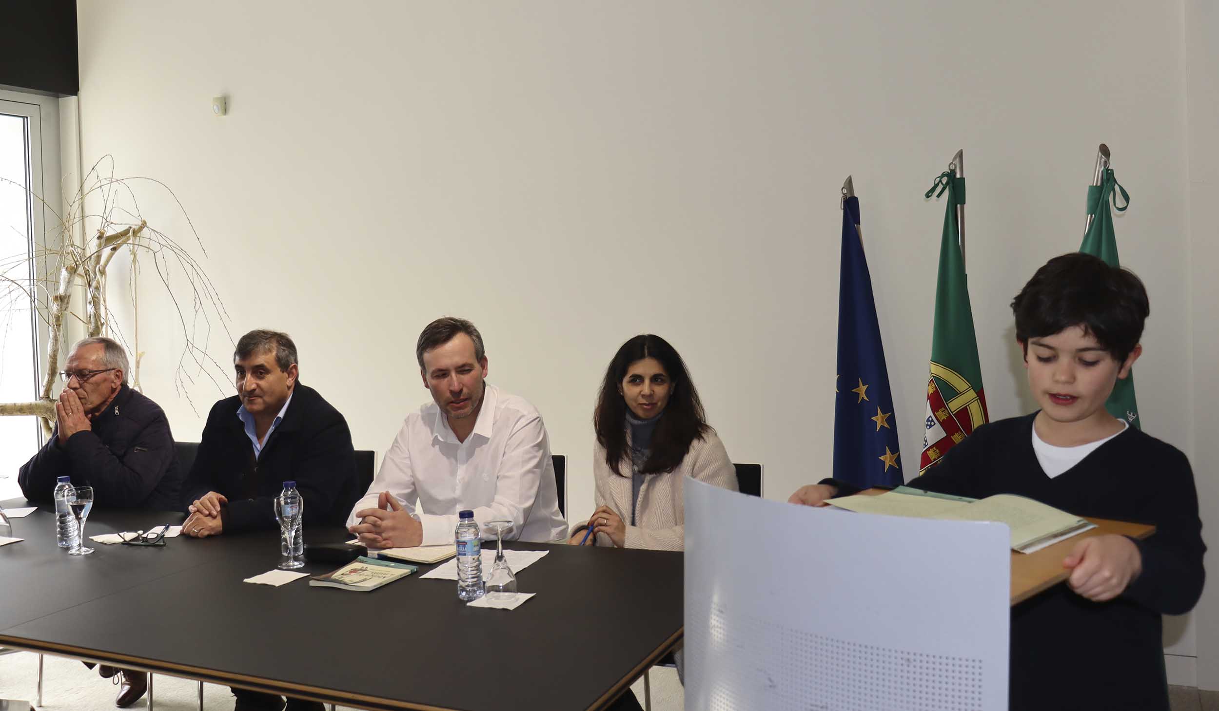 Sessão de Apresentação do Livro "Abraça-te a mim..." de Afonso Teixeira Lento na Biblioteca Municipal
