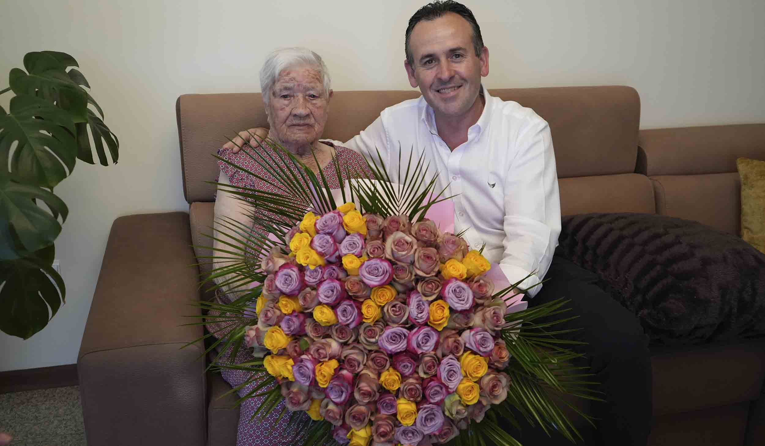Um Século de Vida: Homenagem à Senhora Maria Adelaide Sousa